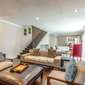 Stylish Hollywood Hills With Million Dollar Views Waiting For You! Los Angeles