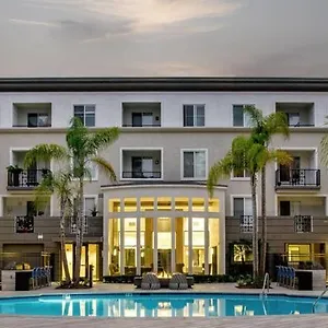 Marina Del Rey's Grand 2/2 Pool View Los Angeles