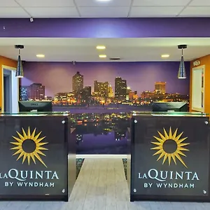 Hotel La Quinta By Wyndham Airport Graceland ***