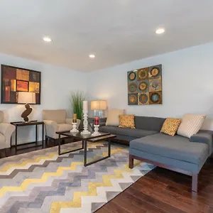 Modern Nestled In The Hollywood Hills With Huge Deck And Wow Views! Los Angeles